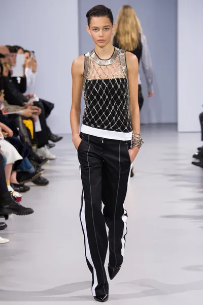 Look 8
